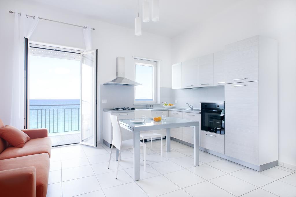 Vuelle Residence Apartments Capo d'Orlando Ruang foto