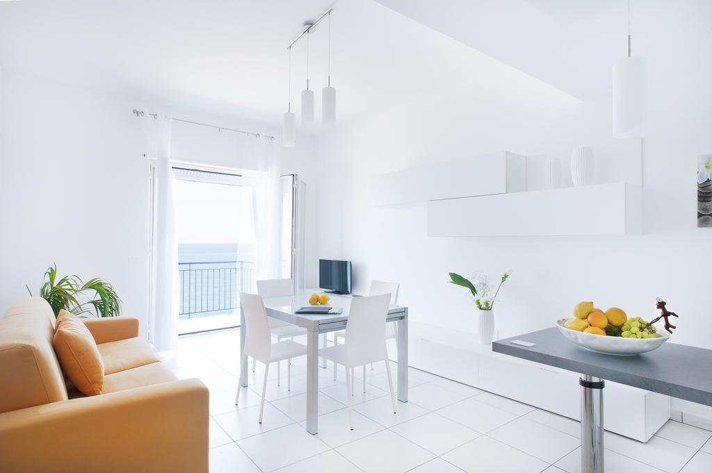 Vuelle Residence Apartments Capo d'Orlando Ruang foto
